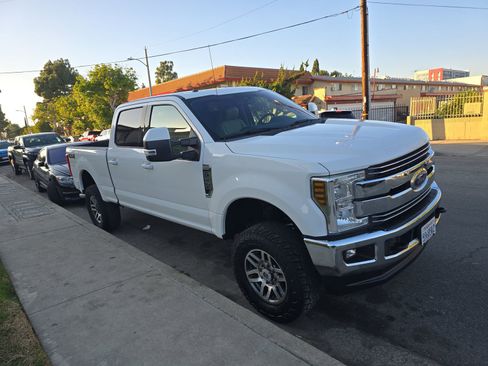 Used 2018 Ford F250 Lariat image 3