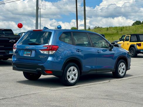 Used 2023 Subaru Forester AWD/4WD image 4