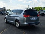 Used 2017 Chrysler Pacifica Touring image 5