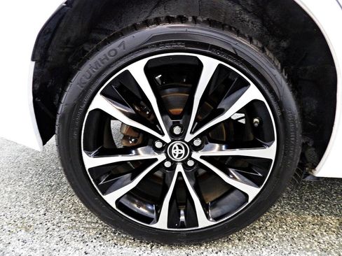 Used 2018 Toyota Corolla SE FWD image 20