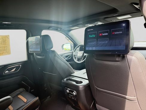 Used 2022 GMC Yukon XL AT4 w/ AT4 Premium Package AWD/4WD image 18
