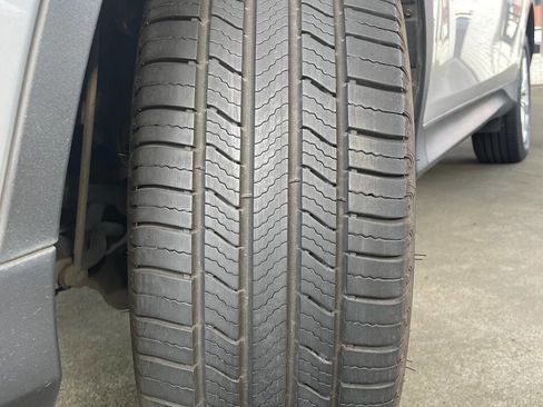 Used 2015 Toyota RAV4 Limited image 18