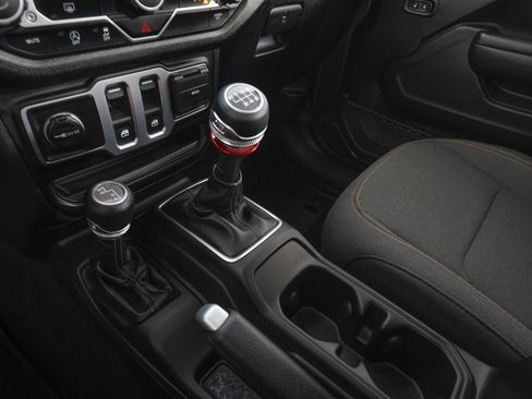 Used 2025 Jeep Wrangler Sport AWD/4WD image 19