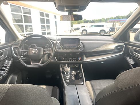 Used 2025 Nissan Rogue SV FWD image 24