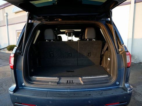 Used 2019 Lincoln Navigator Select image 16