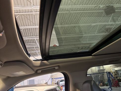 Used 2022 Ford Expedition XLT image 11