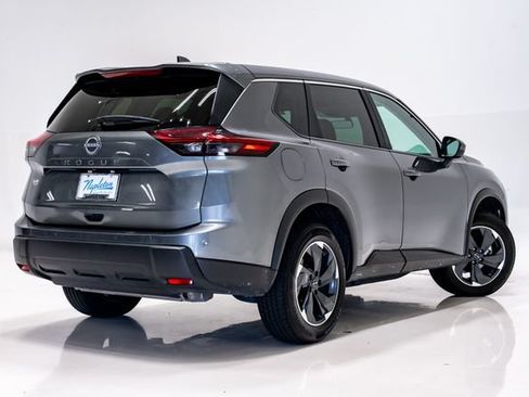 Used 2025 Nissan Rogue SV FWD image 36