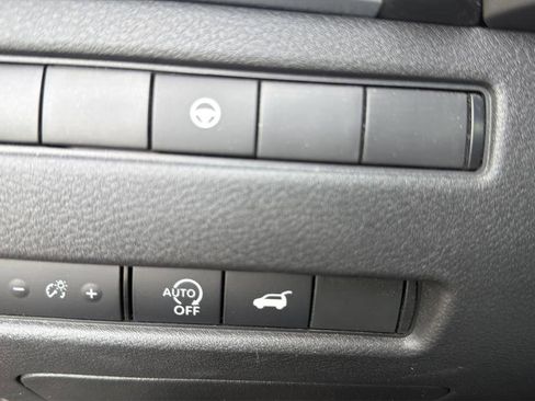 Used 2023 Nissan Rogue SV image 22