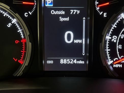 Used 2020 Toyota 4Runner Venture w/ Moonroof Package AWD/4WD image 8