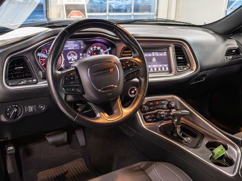 Used 2020 Dodge Challenger SXT RWD image 15
