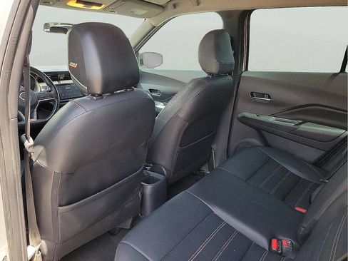 Used 2019 Nissan Kicks SR w/ SR Premium Package FWD image 12
