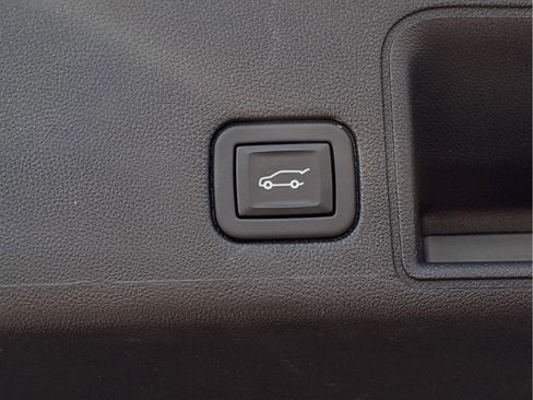 Used 2024 GMC Terrain SLT AWD/4WD image 8