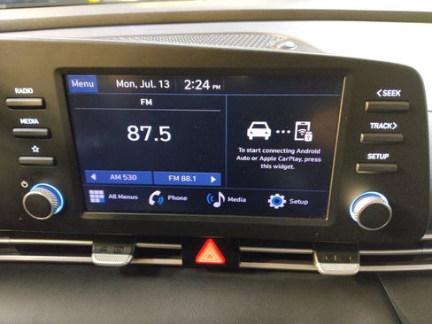 Used 2024 Hyundai Elantra SE FWD image 25