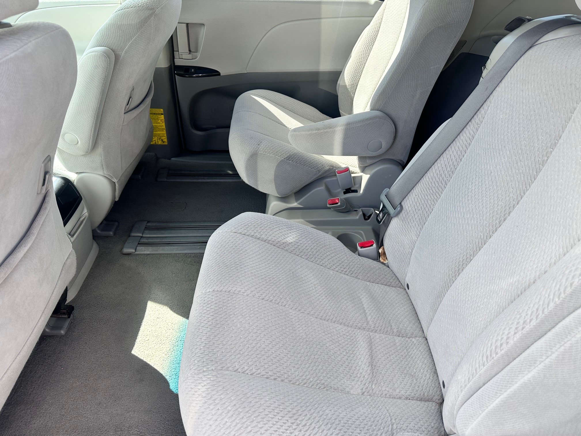 Used 2011 Toyota Sienna LE FWD image 6