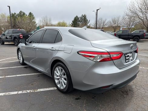 Used 2019 Toyota Camry LE image 5