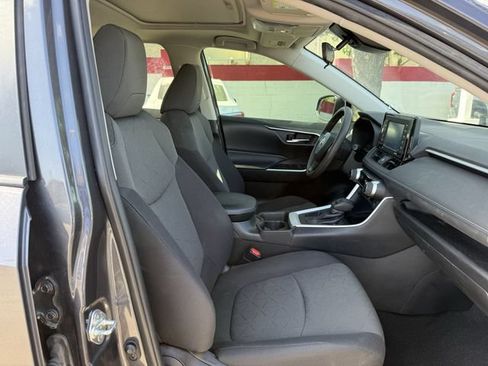 Used 2020 Toyota RAV4 XLE w/ Convenience Package FWD image 30