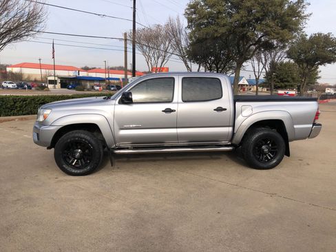 Used 2015 Toyota Tacoma PreRunner image 2