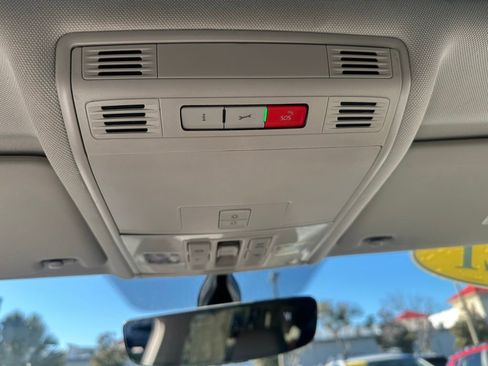 Used 2021 Volkswagen Tiguan SE w/ Panoramic Sunroof Package image 29