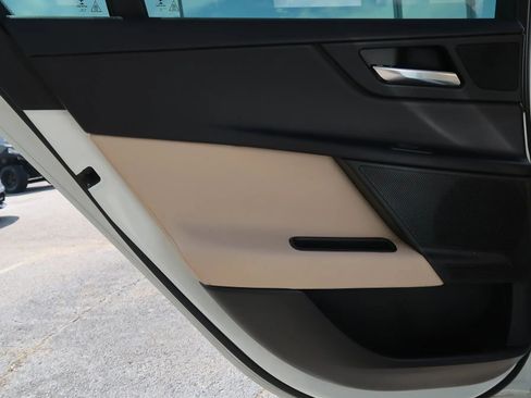 Used 2018 Jaguar XE image 47