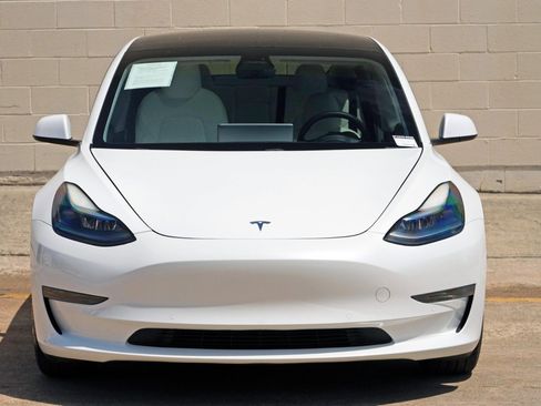 Used 2021 Tesla Model 3 Standard Range Plus image 47
