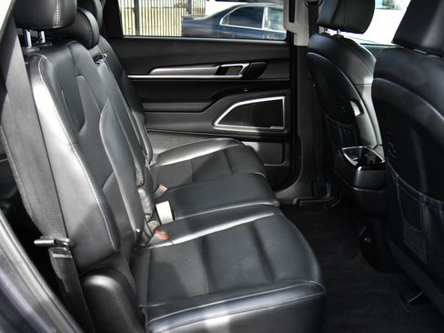 Used 2022 Kia Telluride LX image 40
