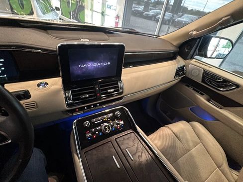 Used 2019 Lincoln Navigator L Reserve w/ Cargo Package AWD/4WD image 39