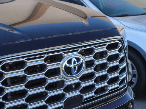 Used 2024 Toyota Sequoia Capstone image 6