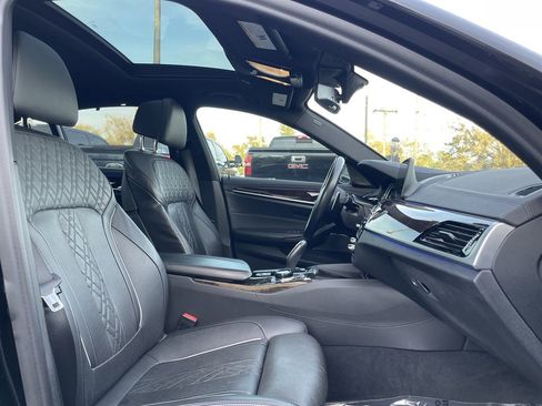 Used 2018 BMW M550i xDrive image 23