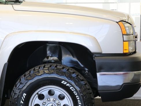 Used 2006 Chevrolet Silverado 3500 LT w/ Heavy-Duty Power Package AWD/4WD image 43