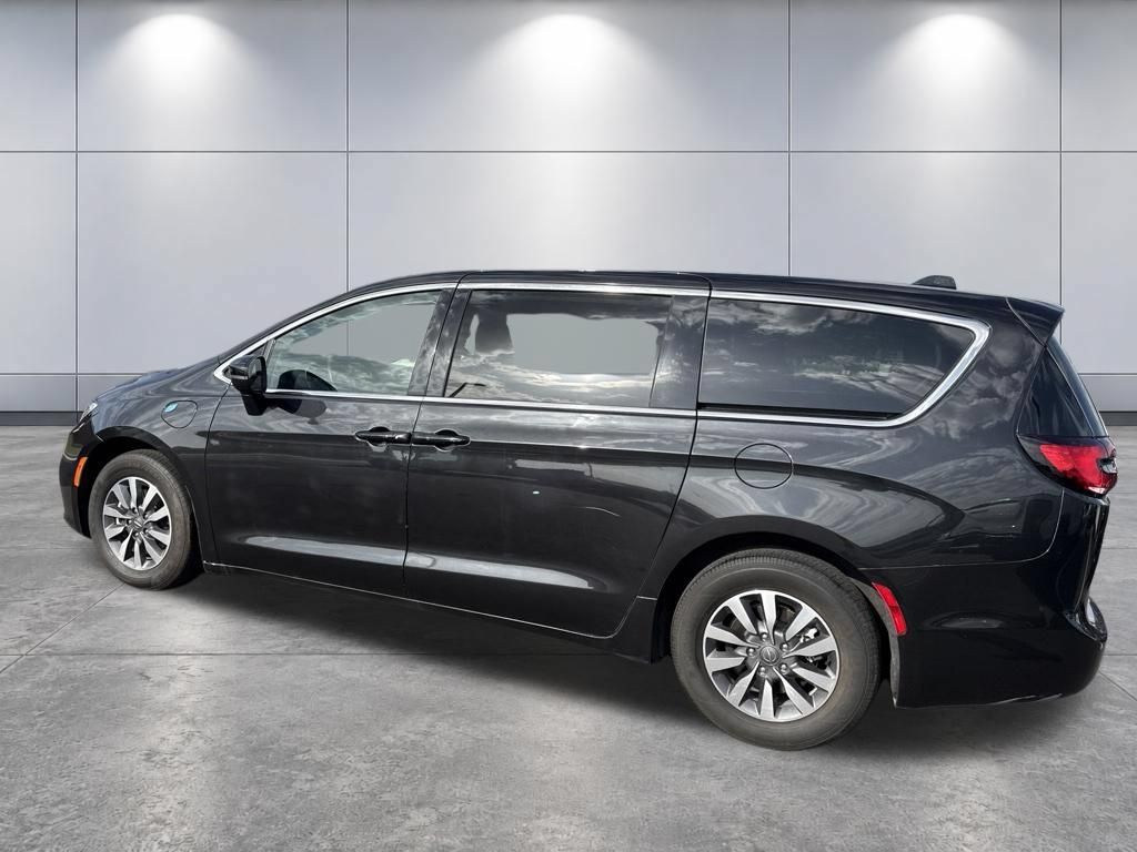 Used 2023 Chrysler Pacifica Touring-L FWD image 8