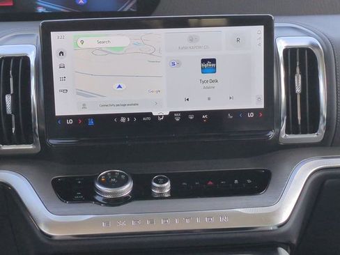 New 2025 Ford Expedition Max Platinum w/ Driver's Package image 18