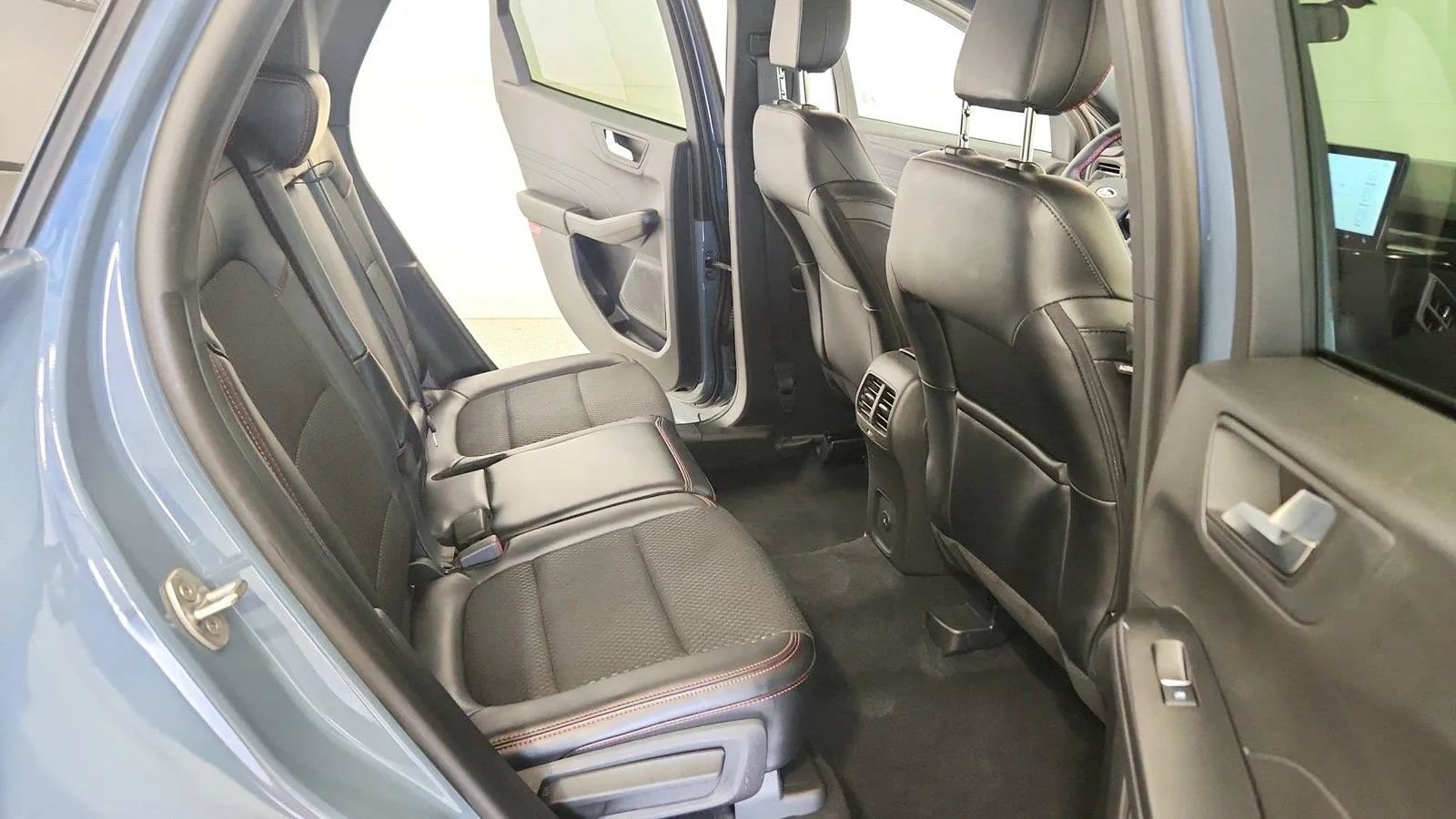 Used 2024 Ford Escape ST-Line w/ Tech Pack #1 AWD/4WD image 29