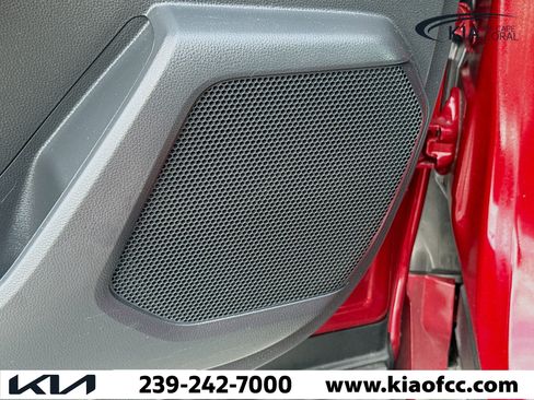 Used 2022 Toyota Highlander XLE image 25