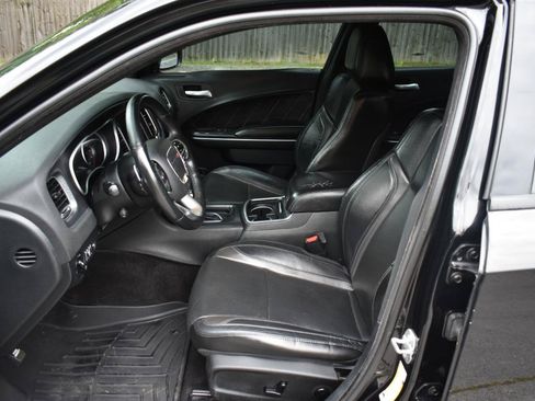 Used 2018 Dodge Charger R/T w/ Premium Group RWD image 12