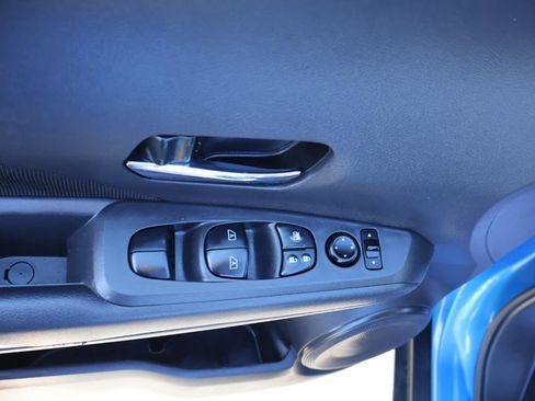 Used 2021 Nissan Kicks SV image 11