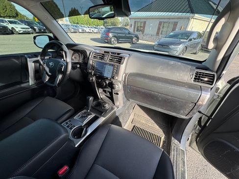 Used 2023 Toyota 4Runner SR5 Premium w/ Moonroof Package AWD/4WD image 9