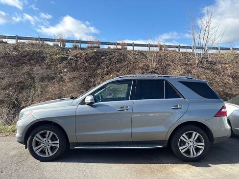 Used 2015 Mercedes-Benz ML 350 4MATIC w/ Premium 1 Package image 2