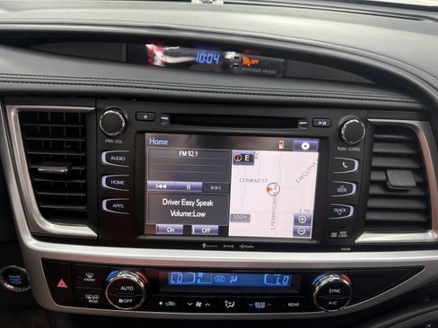 Used 2019 Toyota Highlander XLE AWD/4WD image 15