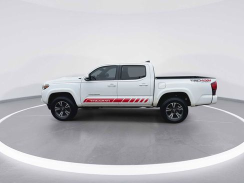 Certified 2018 Toyota Tacoma TRD Sport image 5