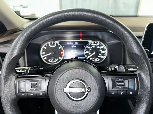Used 2023 Nissan Rogue SV AWD/4WD image 9