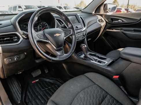 Used 2018 Chevrolet Equinox LT image 3