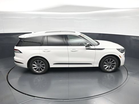 Used 2020 Lincoln Aviator Grand Touring w/ Elements Package Plus AWD/4WD image 38