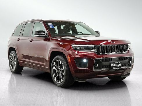 Used 2023 Jeep Grand Cherokee Overland w/ Advanced Protech Group III AWD/4WD image 7