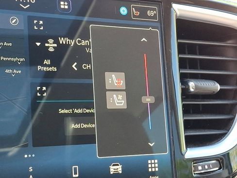 Used 2023 Chrysler Pacifica Limited FWD image 31
