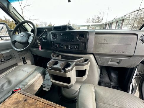 Used 2013 Ford E-250 and Econoline 250 image 11