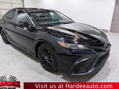 Used 2021 Toyota Camry SE FWD image 6