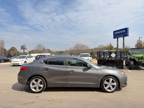 Used 2013 Acura ILX w/ Technology Package image 4