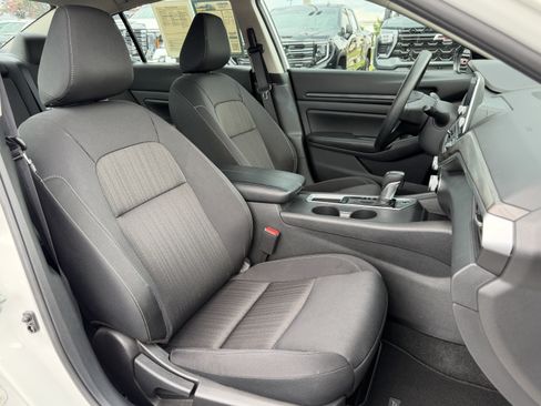 Used 2025 Nissan Altima 2.5 SV FWD image 31