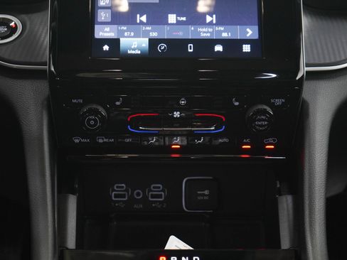 Used 2024 Jeep Grand Cherokee Altitude AWD/4WD image 19