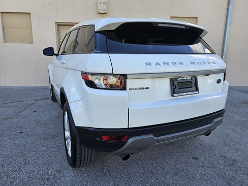 Used 2015 Land Rover Range Rover Evoque Pure image 5